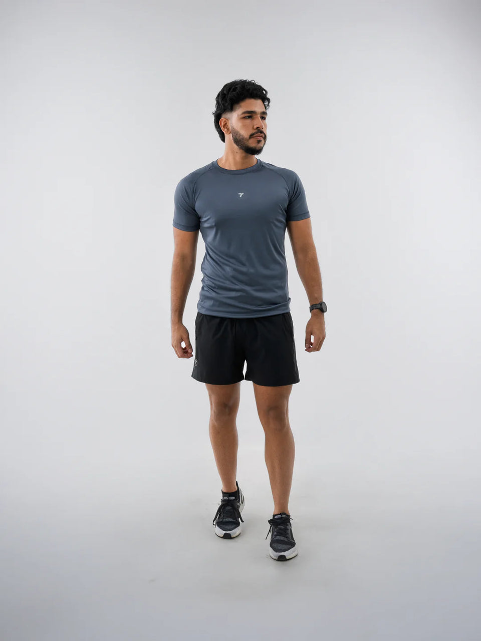 Camiseta Deportiva Básica Gris Oscuro Para Hombre