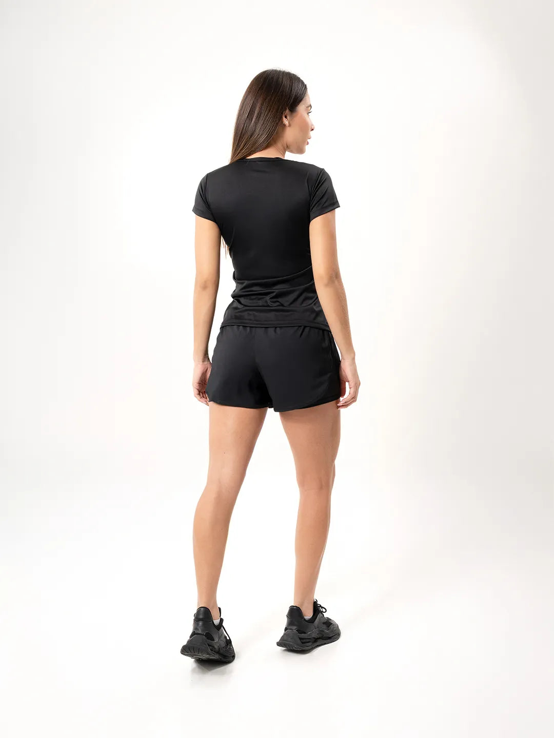 Camiseta básica negra vista posterior completa gym mujer TENFIT
