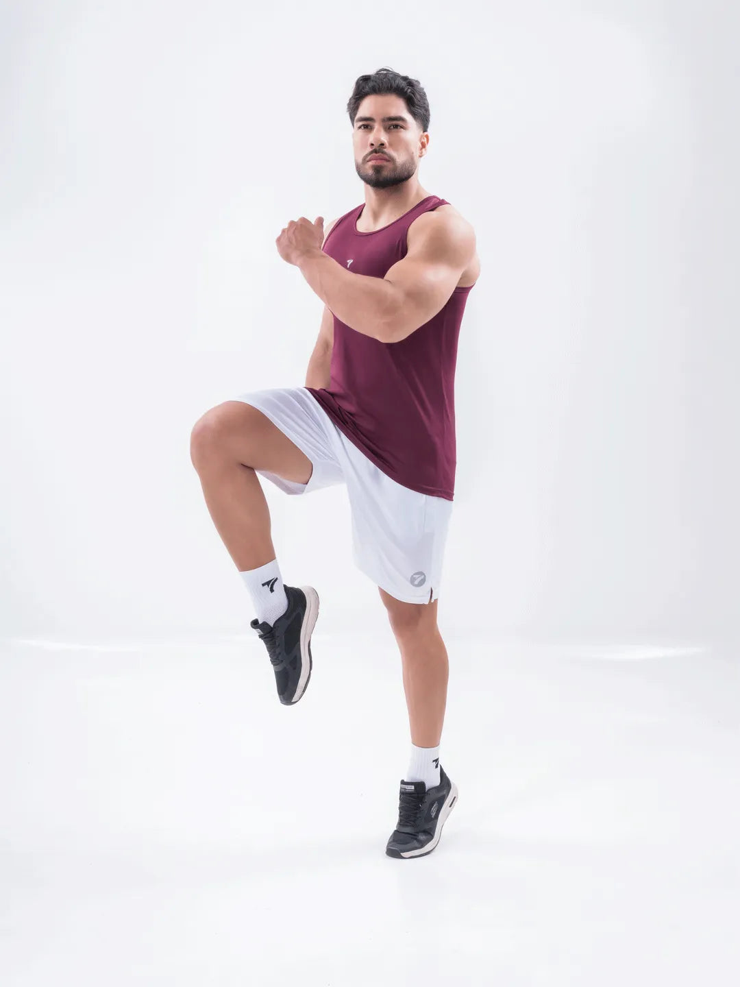Camiseta sin mangas vinotinto hombre entrenamiento gym TENFIT