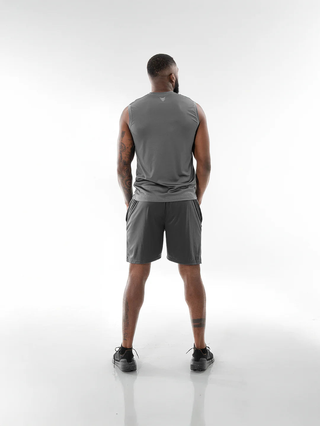Pantaloneta Deportiva de Hombre en Microfibra – Gris Oscuro