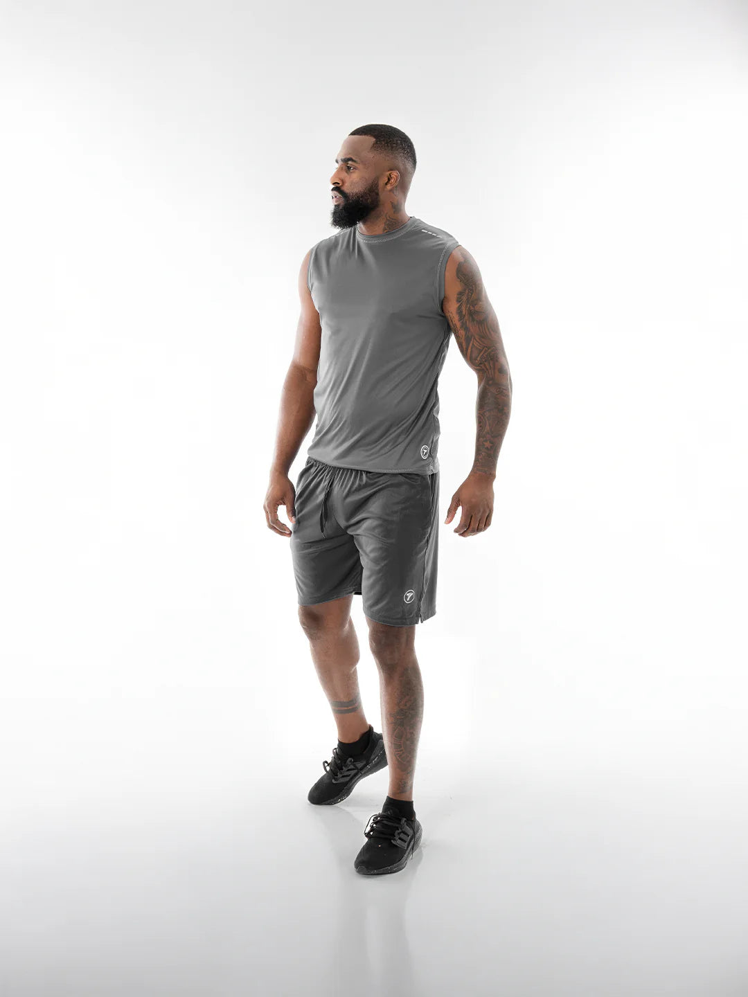 Pantaloneta Deportiva de Hombre en Microfibra – Gris Oscuro
