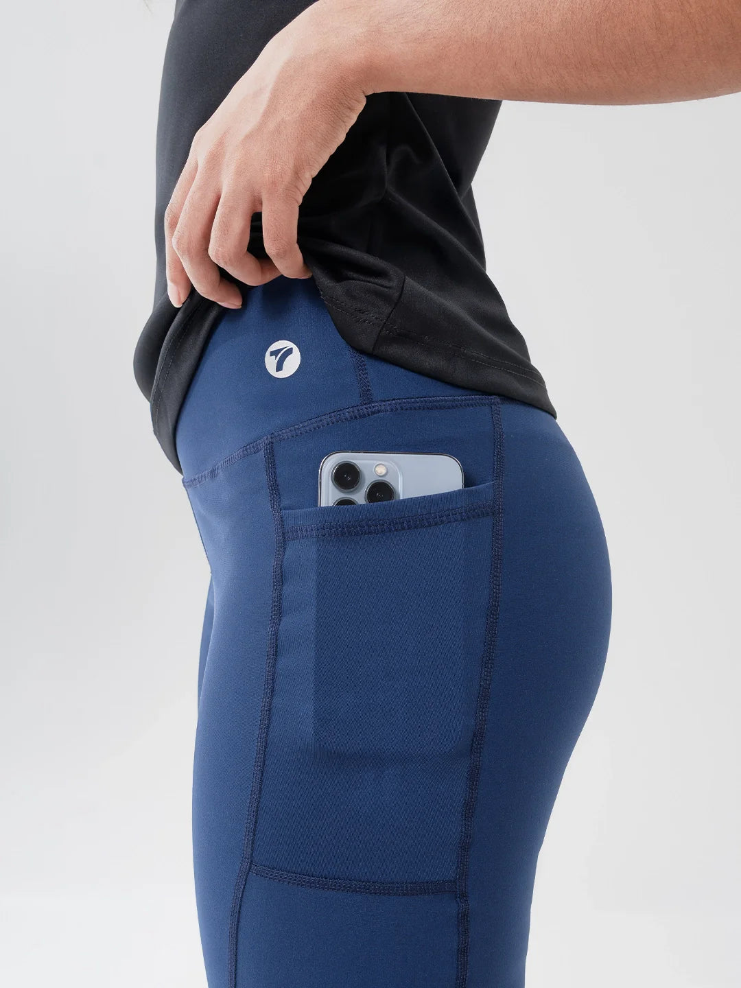 Detalle bolsillo lateral legging azul turquí suplex Colombia