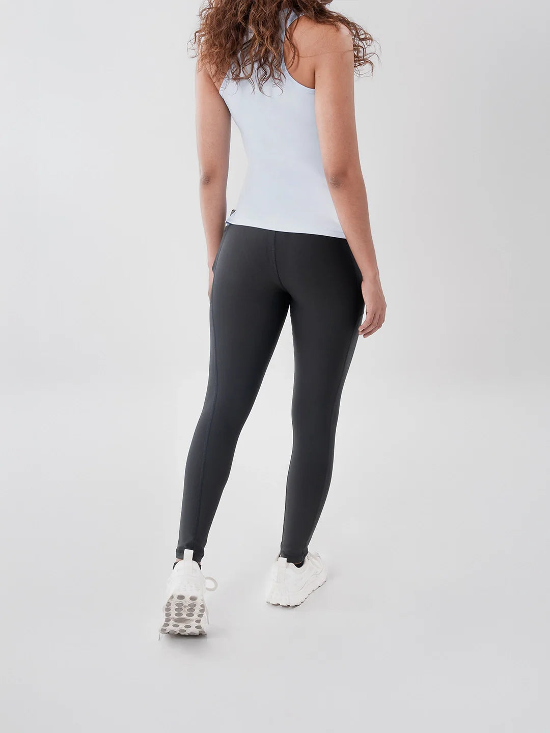 Legging negro tiro alto mujer sin transparencias - vista trasera TENFIT