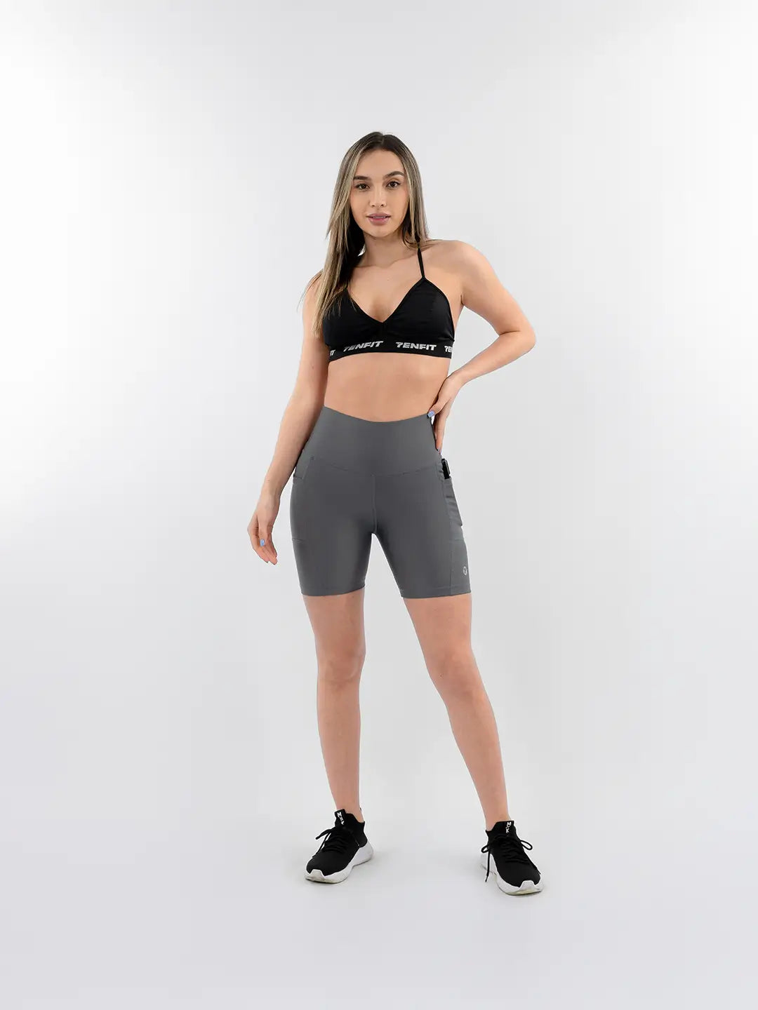 Short deportivo mujer media pierna gris oscuro — TENFIT
