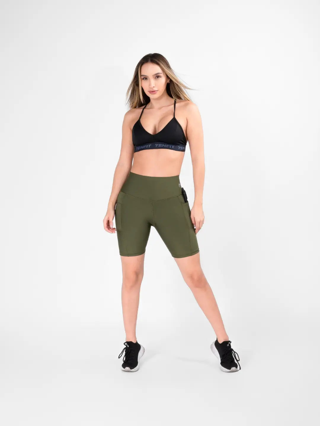 Short deportivo mujer media pierna verde militar — TENFIT