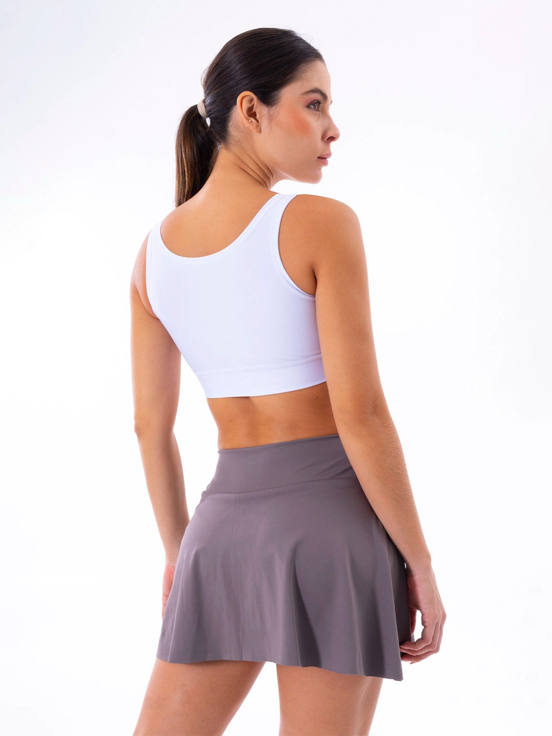 Vista posterior falda deportiva caqui sin transparencias TENFIT