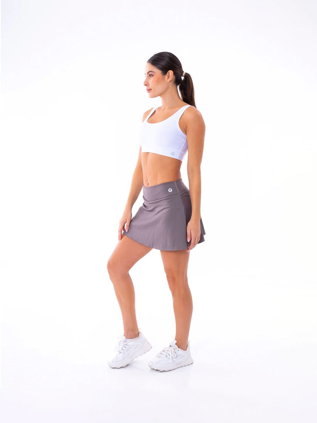 Falda deportiva caqui color tierra hecha en Colombia TENFIT