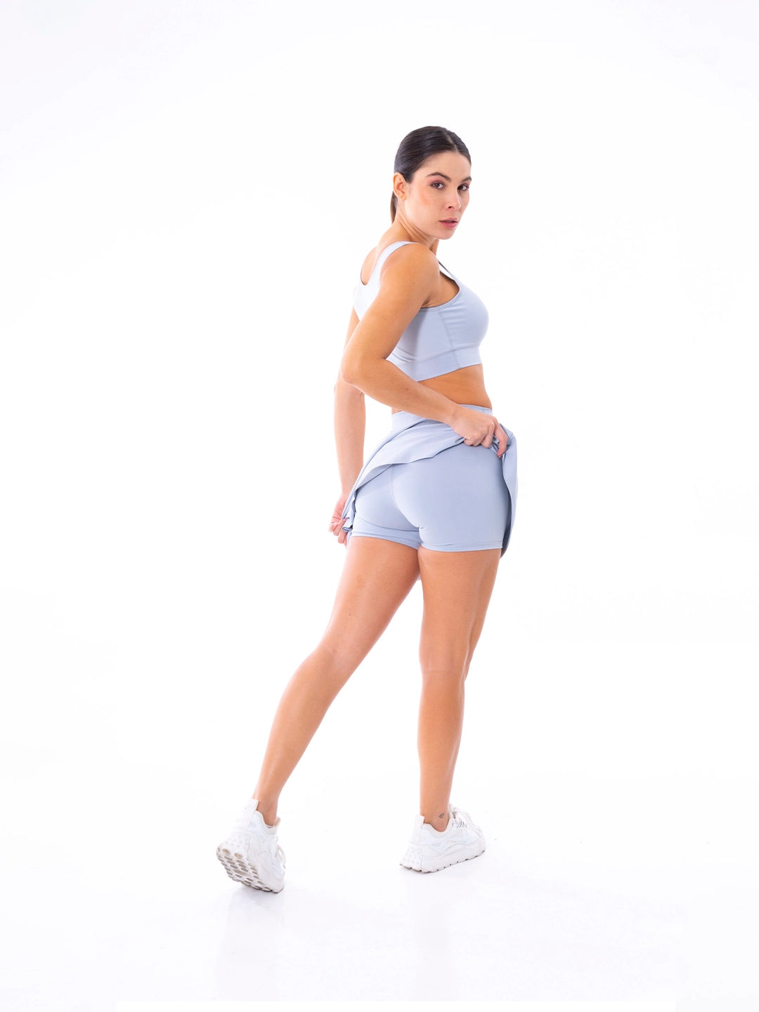 Falda skort gris claro ropa deportiva Colombia mujer padel gym