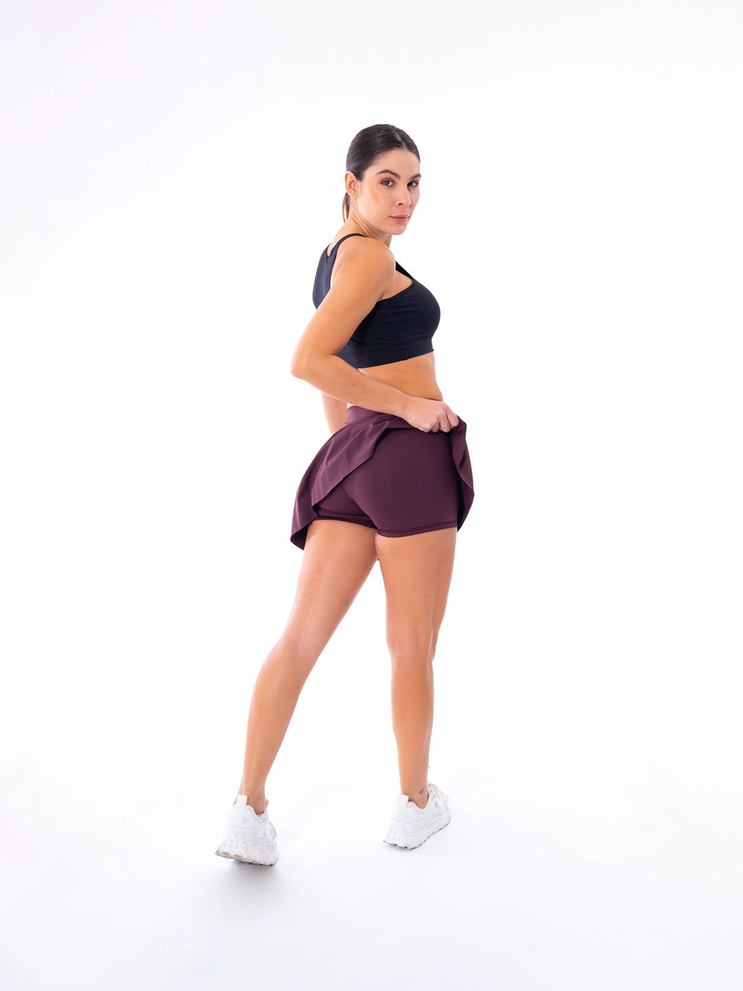 Vista posterior falda deportiva vinotinto sin transparencias TENFIT