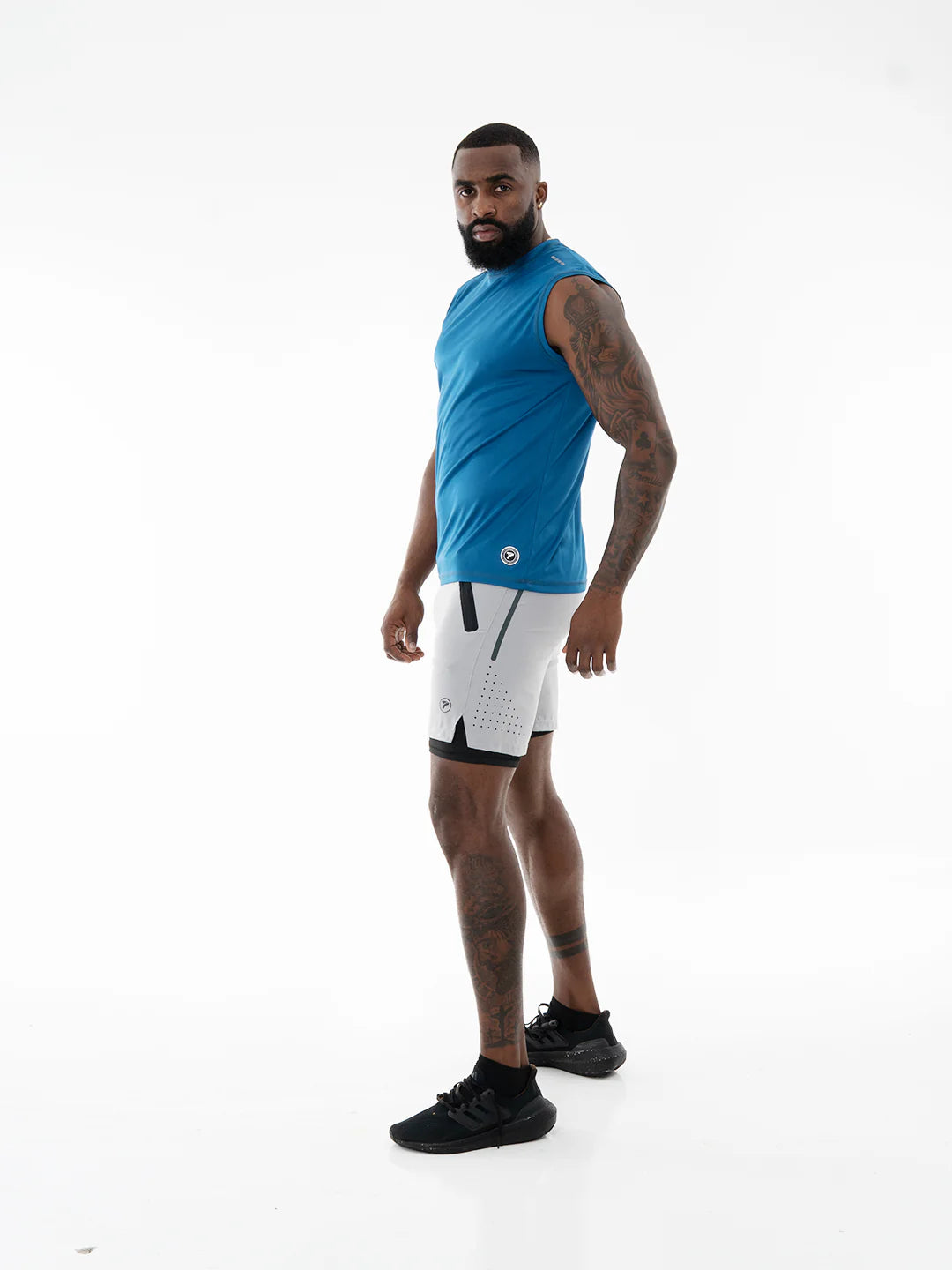 Short running gris claro vista lateral hombre – TENFIT Ropa Deportiva