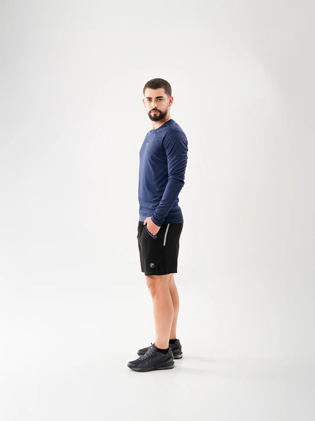 Short negro running hombre detalle lateral licra interna – TENFIT