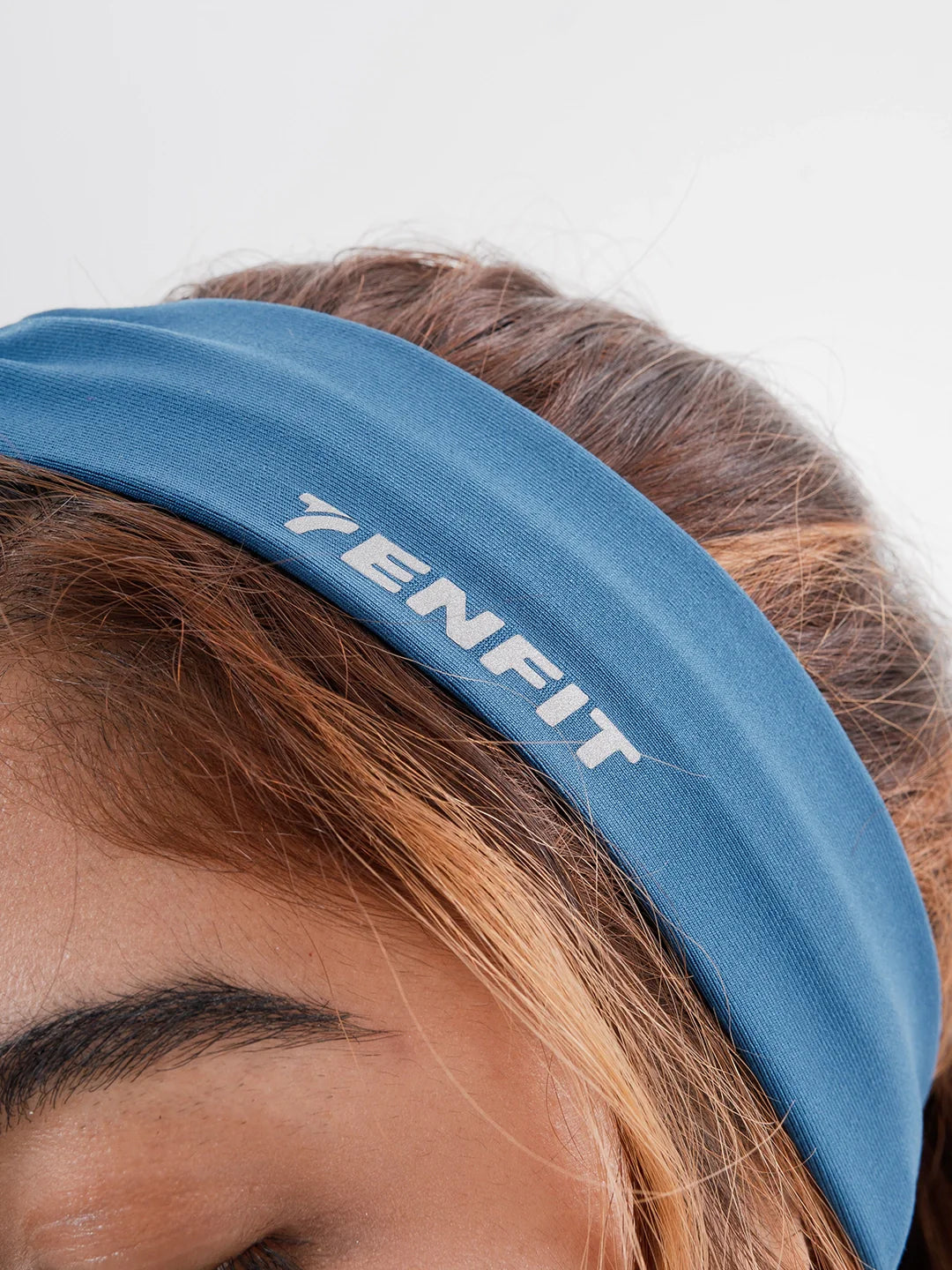 Detalle tela supplex banda cabello azul petróleo sweatband TENFIT Colombia