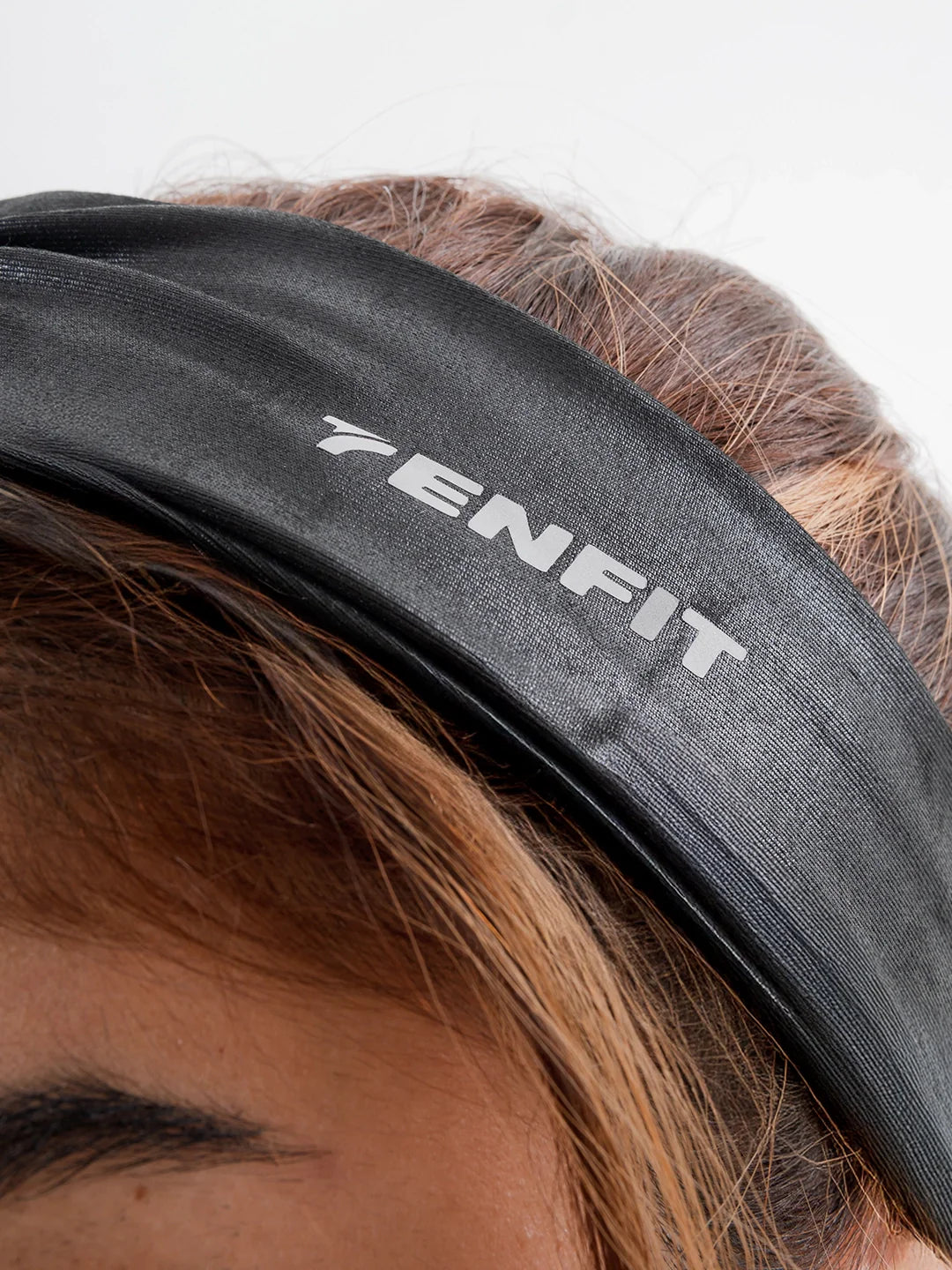 Detalle tela supplex banda cabello negro sweatband TENFIT Colombia