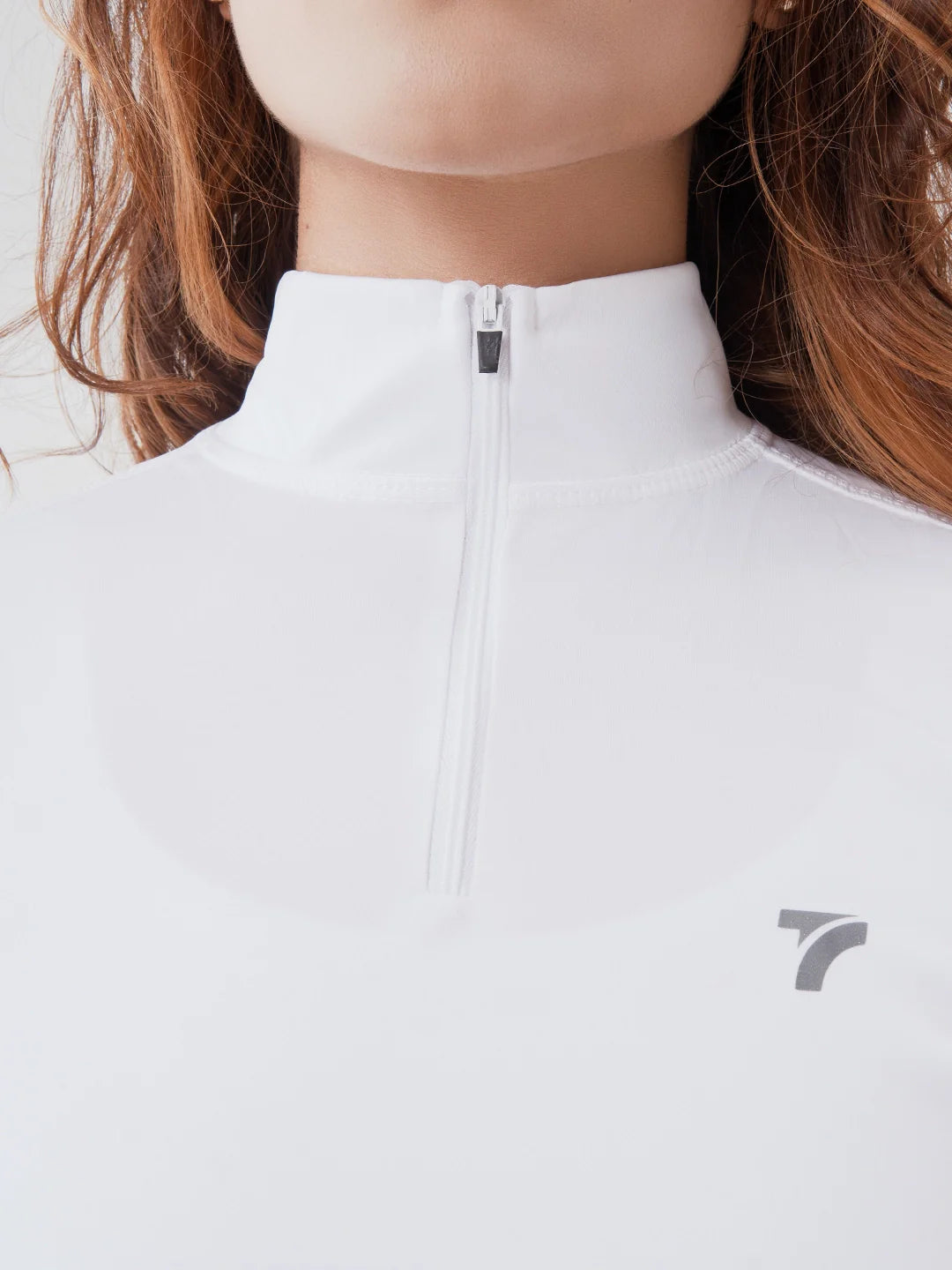 Camiseta blanca sin transparencias gym mujer detalle TENFIT