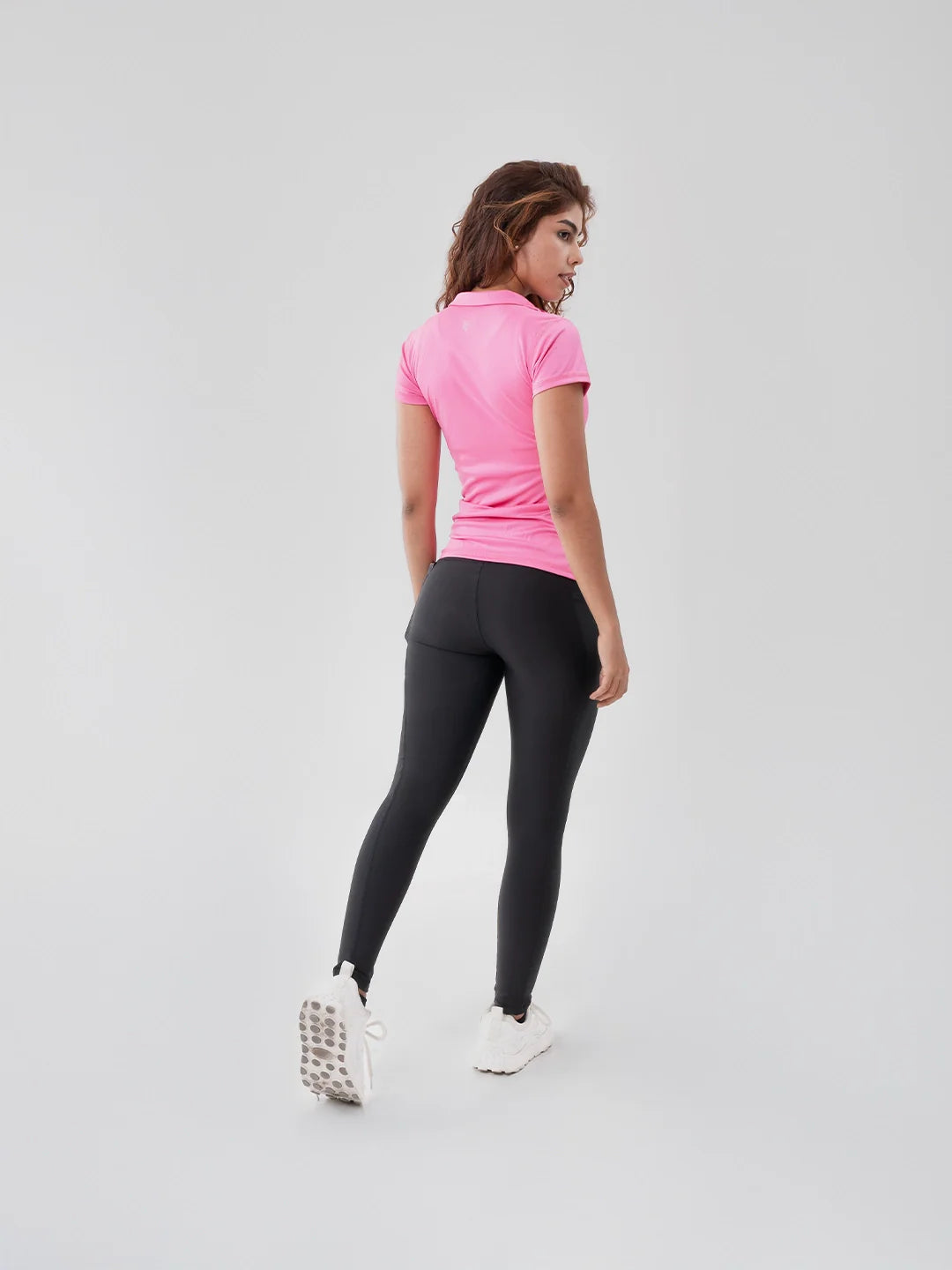 Camiseta Rolling magenta mujer vista trasera - gym Colombia TENFIT