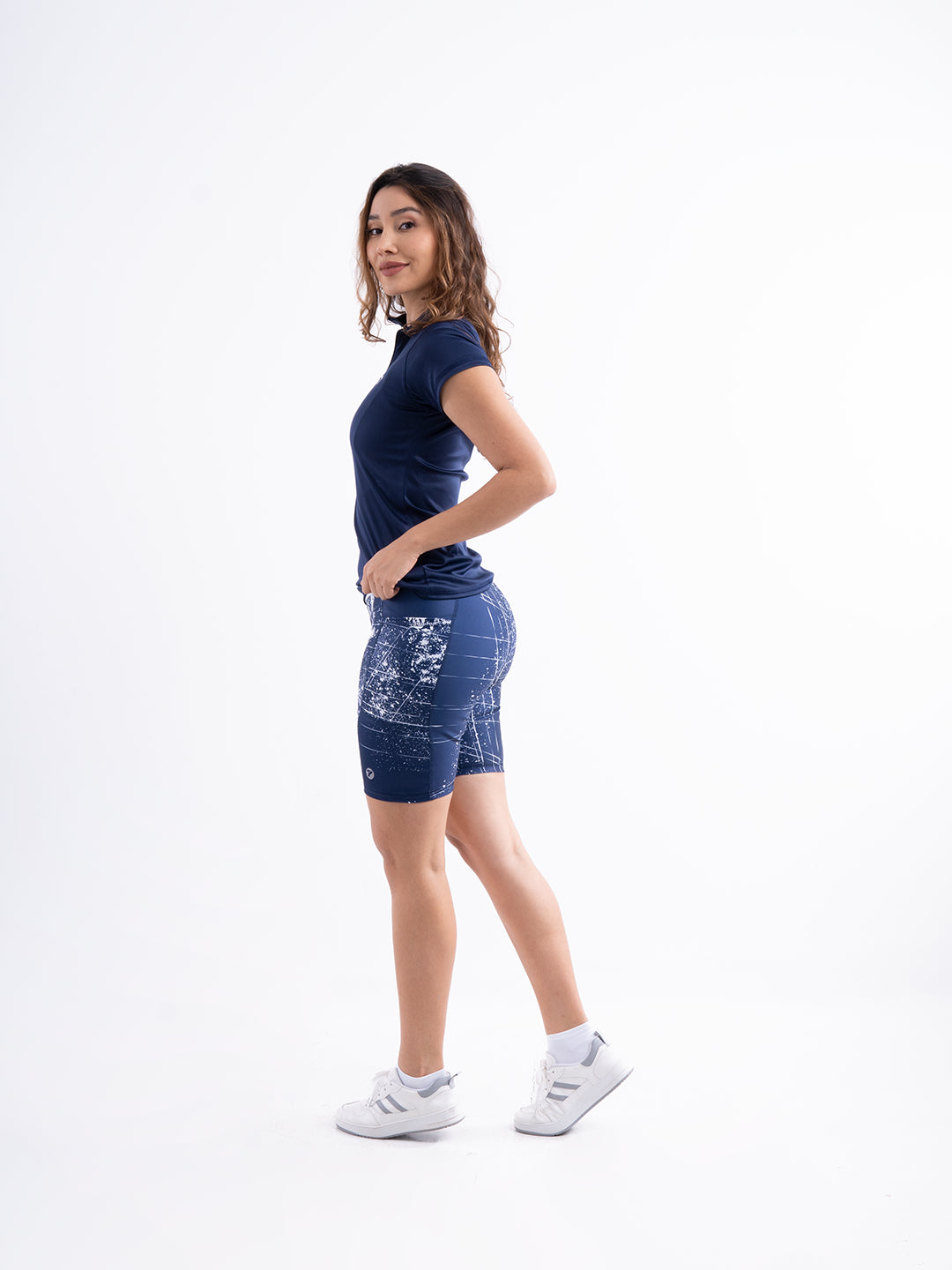 Camiseta deportiva azul turquí mujer lado - TENFIT ropa colombiana