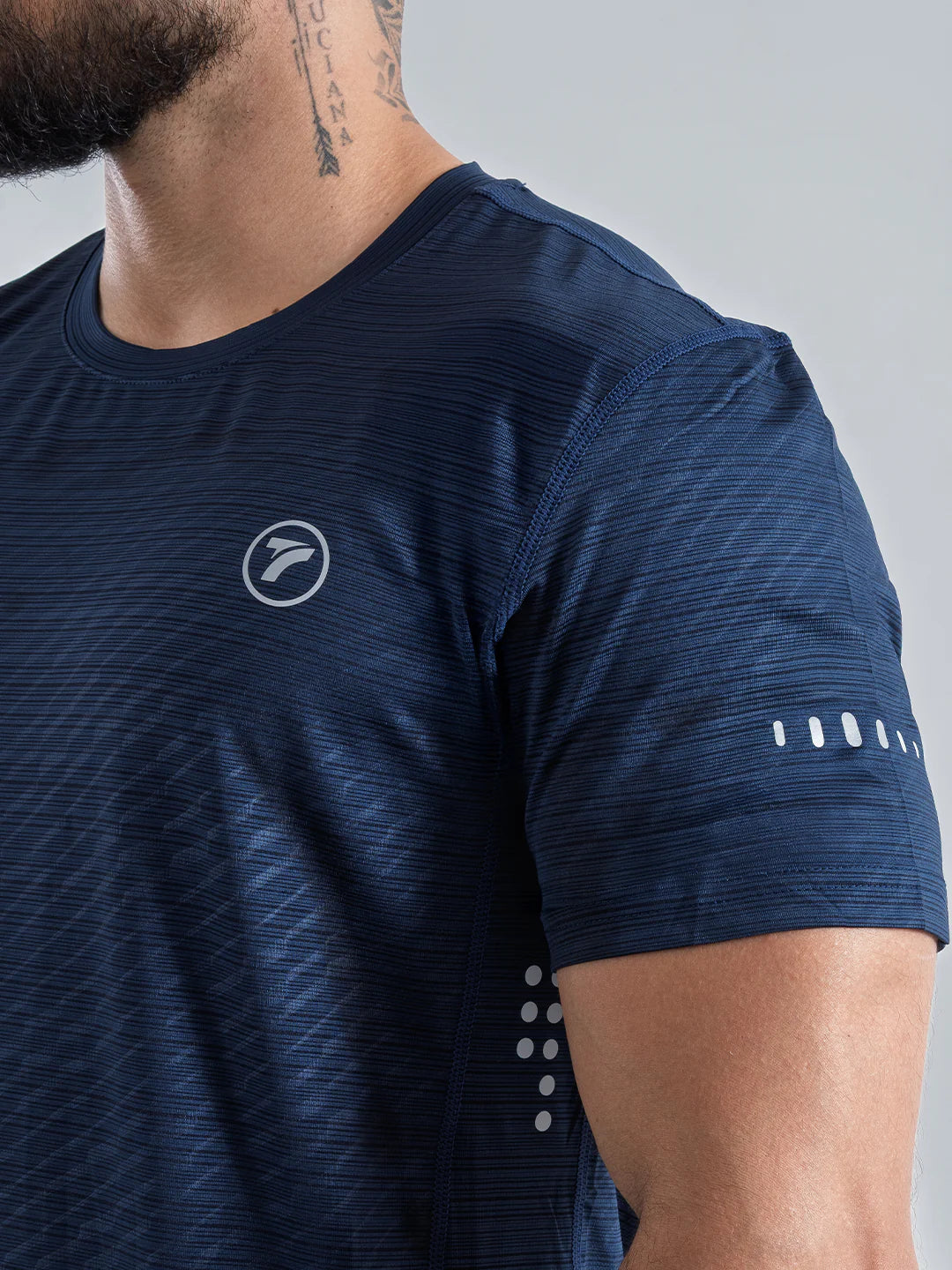 Camiseta Quick Dry azul turquí hombre detalle tejido transpirable TENFIT