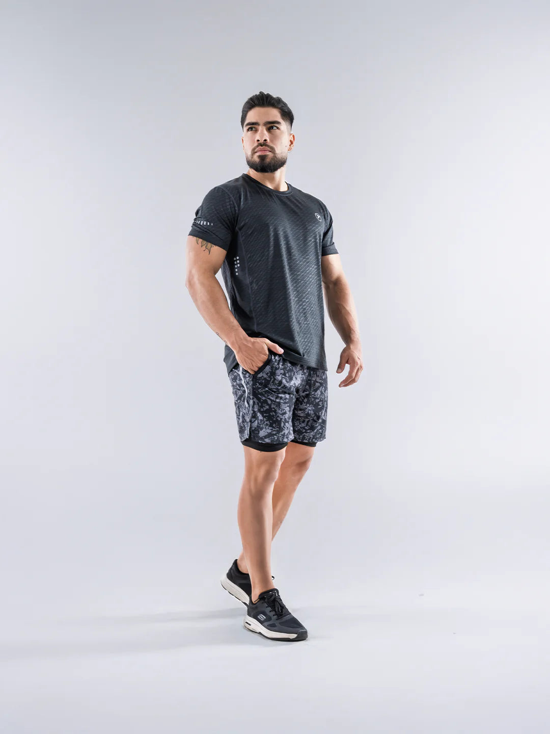 Camiseta Quick Dry gris oscuro hombre corte regular manga corta running TENFIT