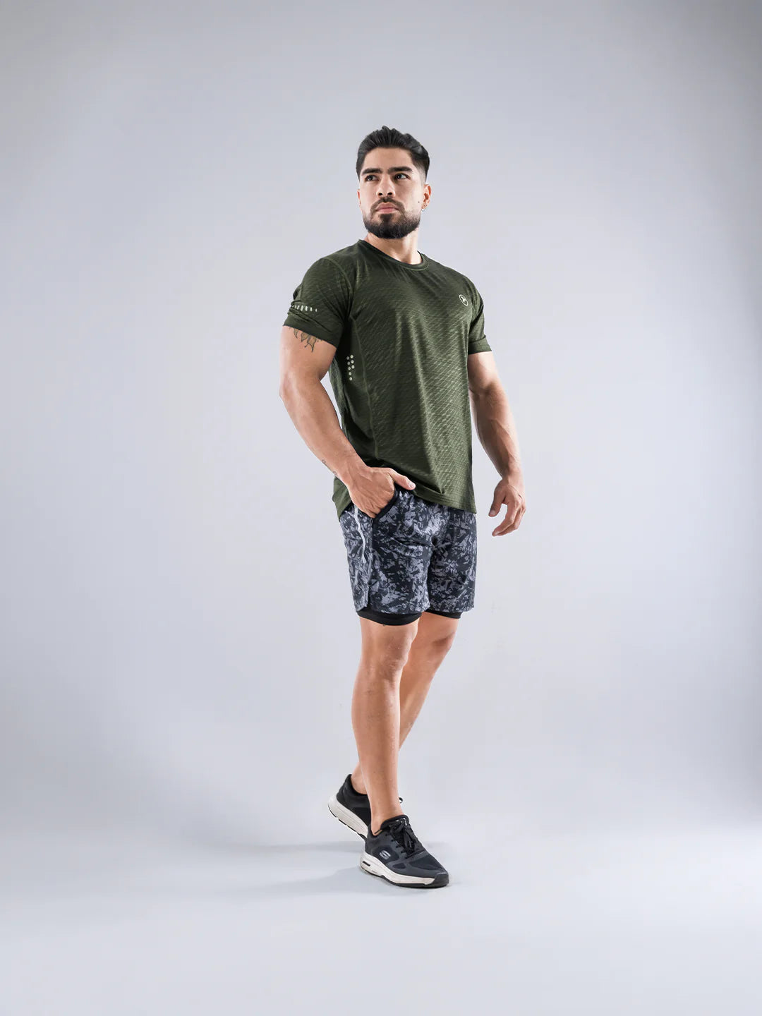 Camiseta Quick Dry verde militar hombre corte regular manga corta TENFIT
