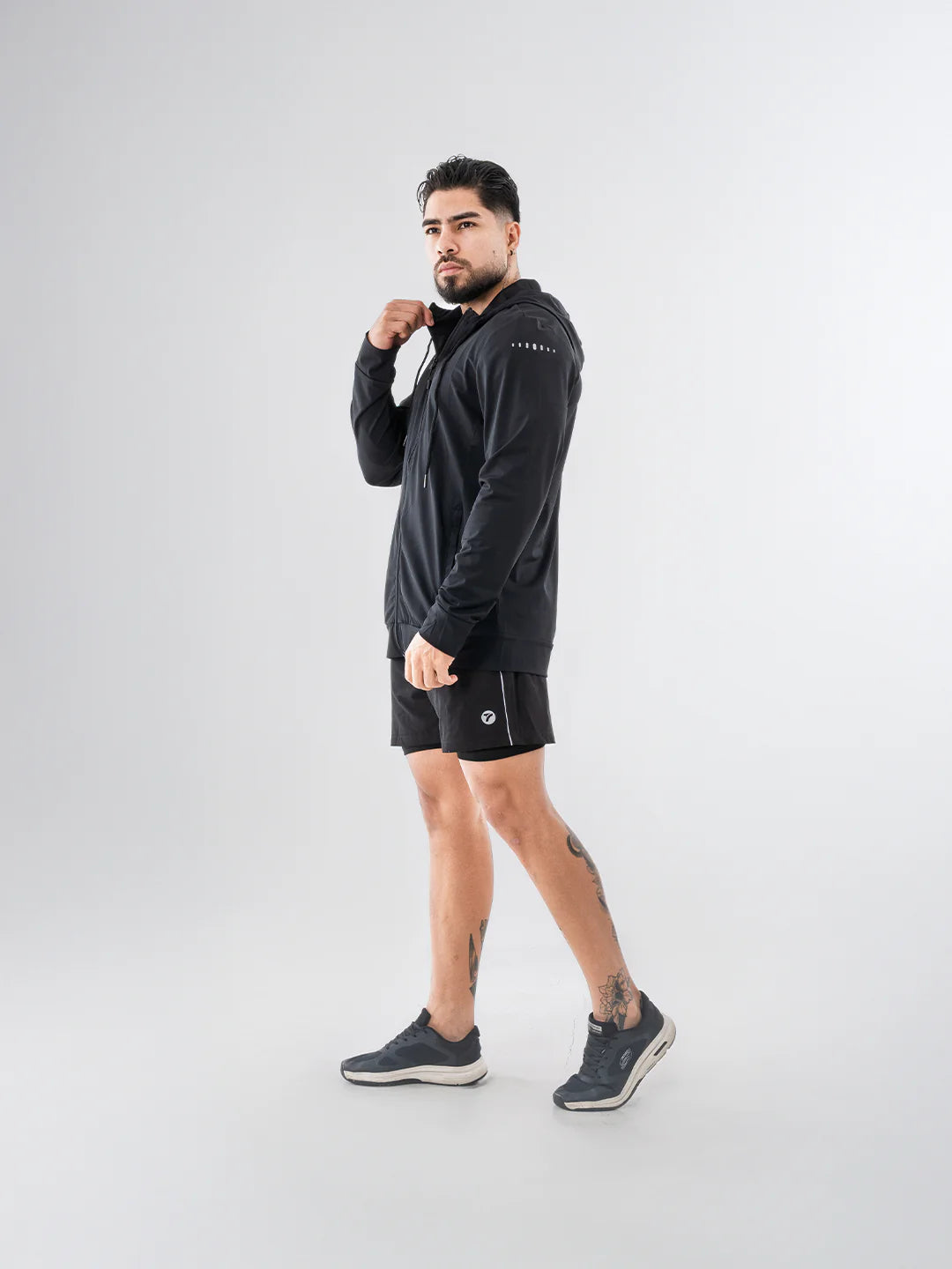 Chaqueta deportiva TENFIT Velox negro hombre - corte ergonómico lateral