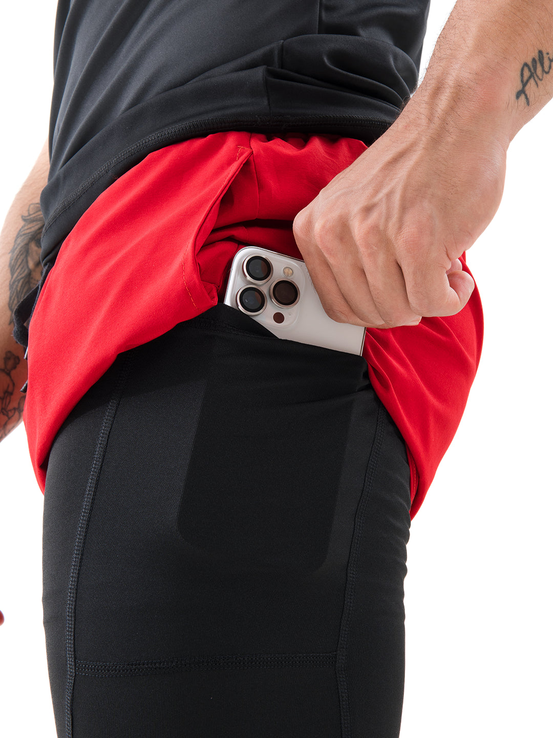 Detalle tejido pantaloneta roja gym TENFIT