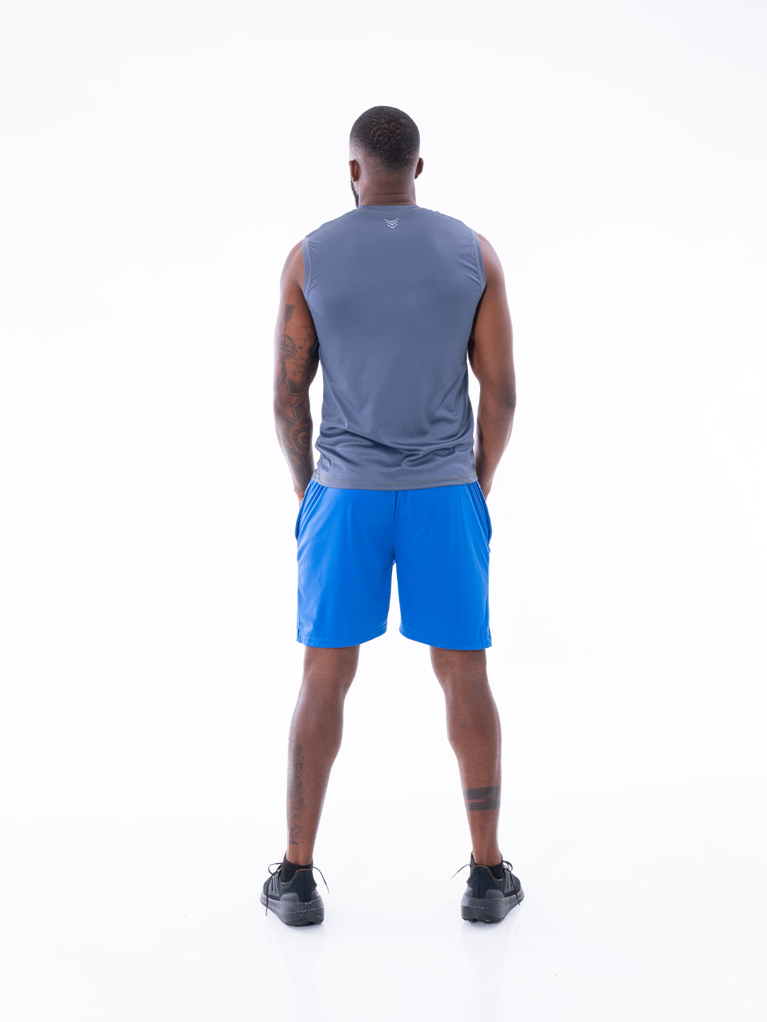 Camiseta deportiva sin manga espalda gris oscuro hombre — TENFIT