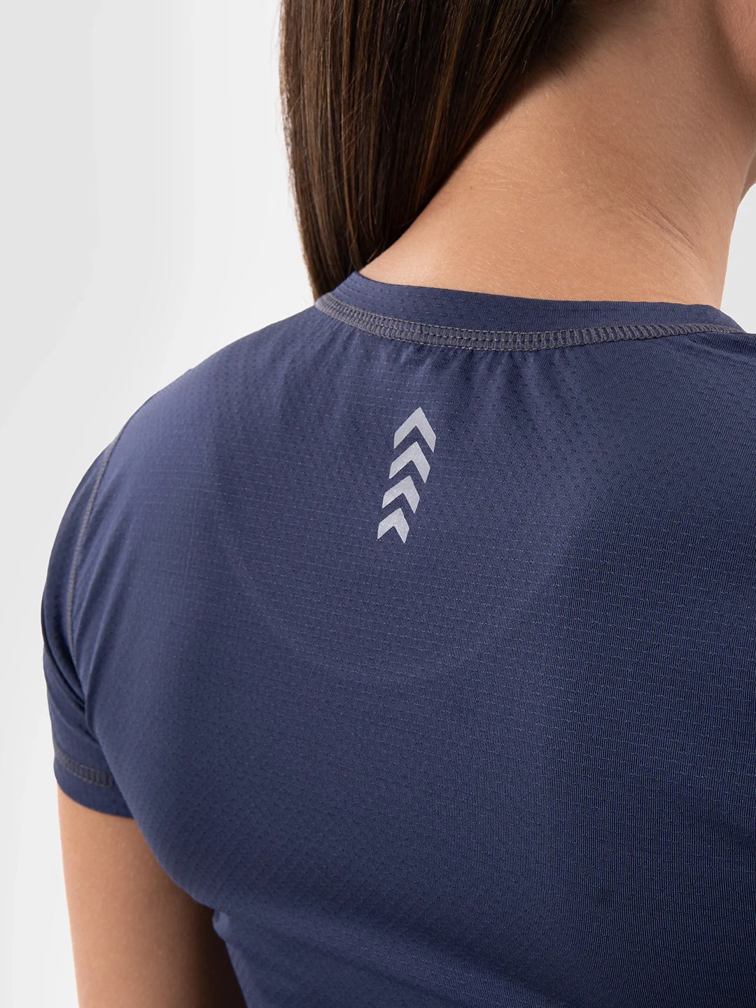 Detalle tejido transpirable camiseta azul turquí - TENFIT Colombia