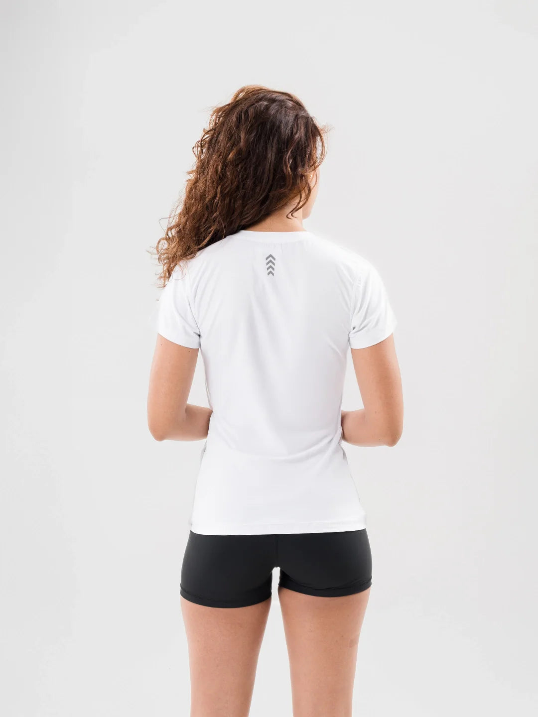 Camiseta running mujer blanca espalda - TENFIT Colombia