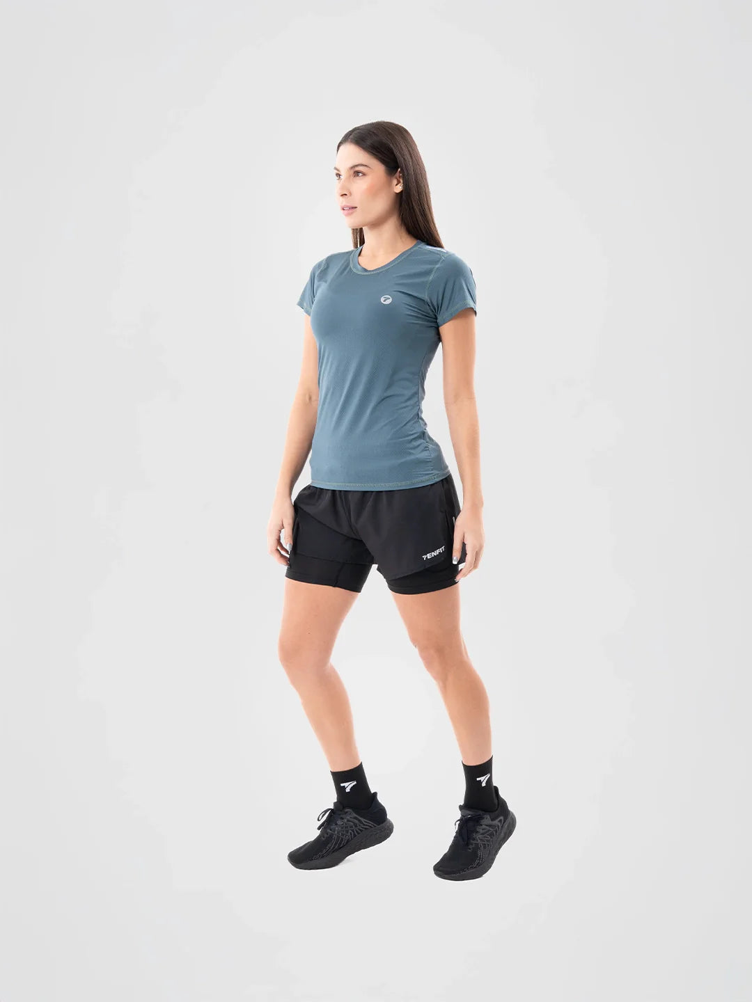 Camiseta running mujer verde esmeralda - perfil - TENFIT
