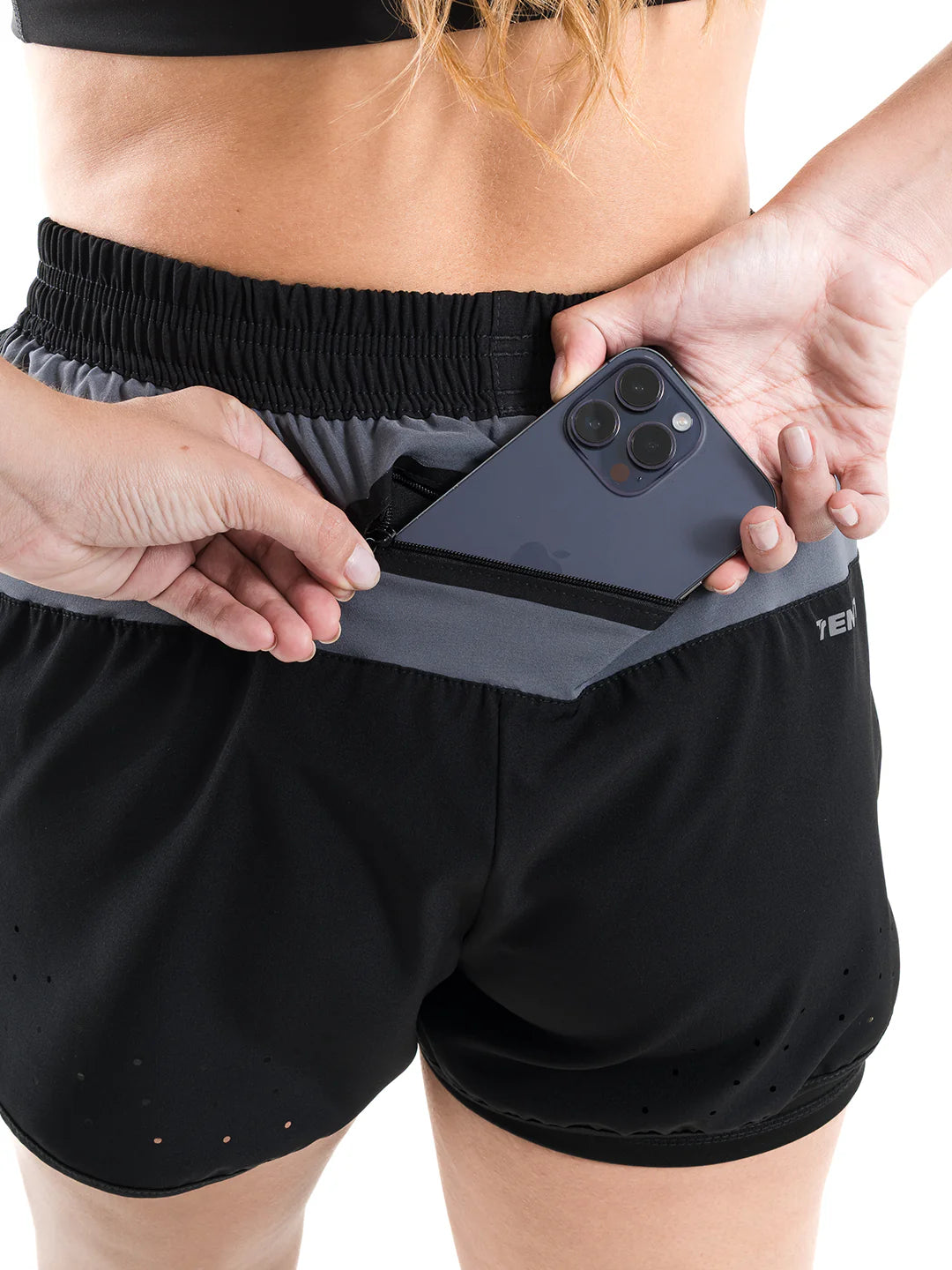 Detalle tela short deportivo negro sin transparencias TENFIT