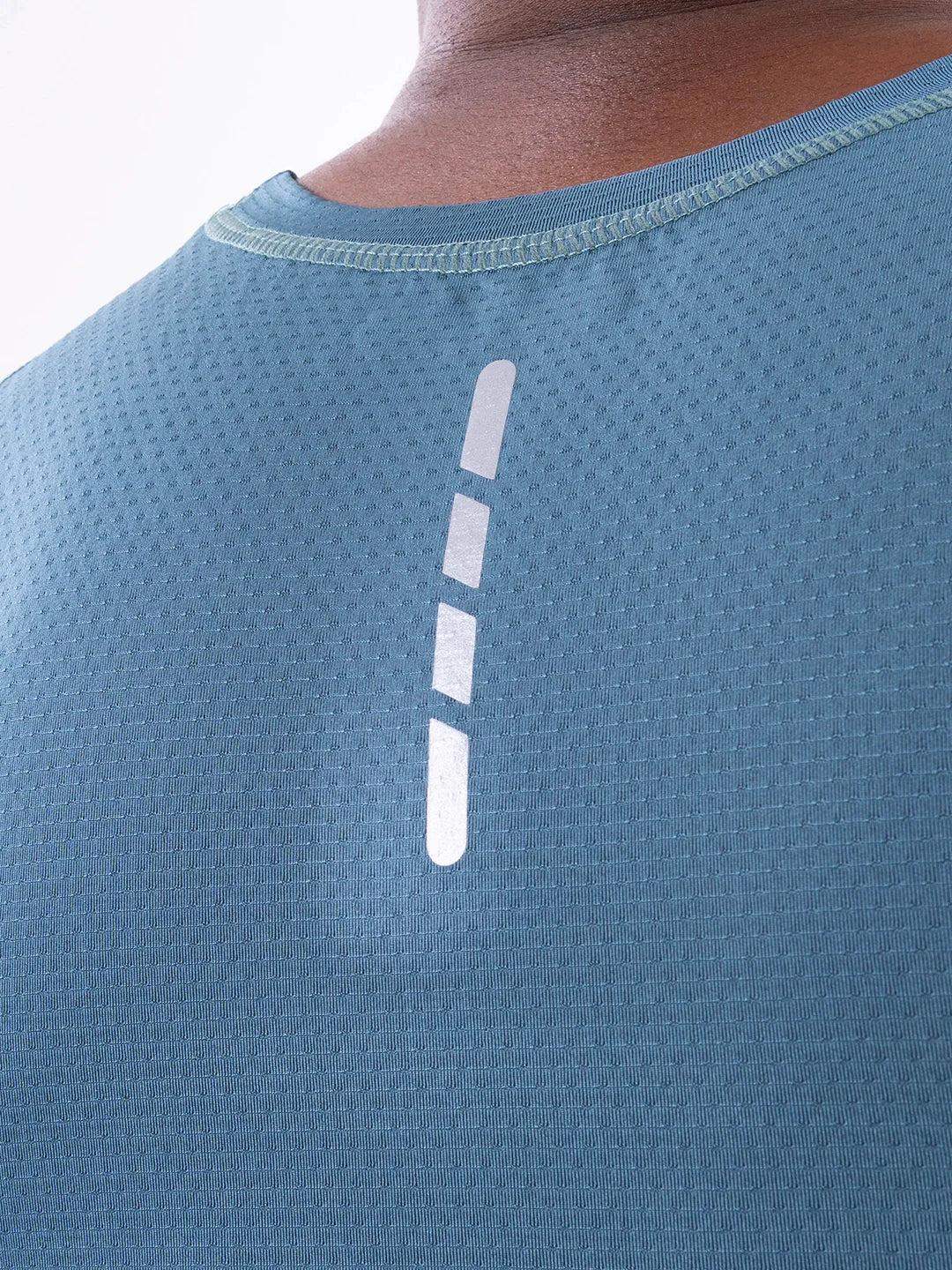 Corte ergonómico camisilla running verde esmeralda - TENFIT