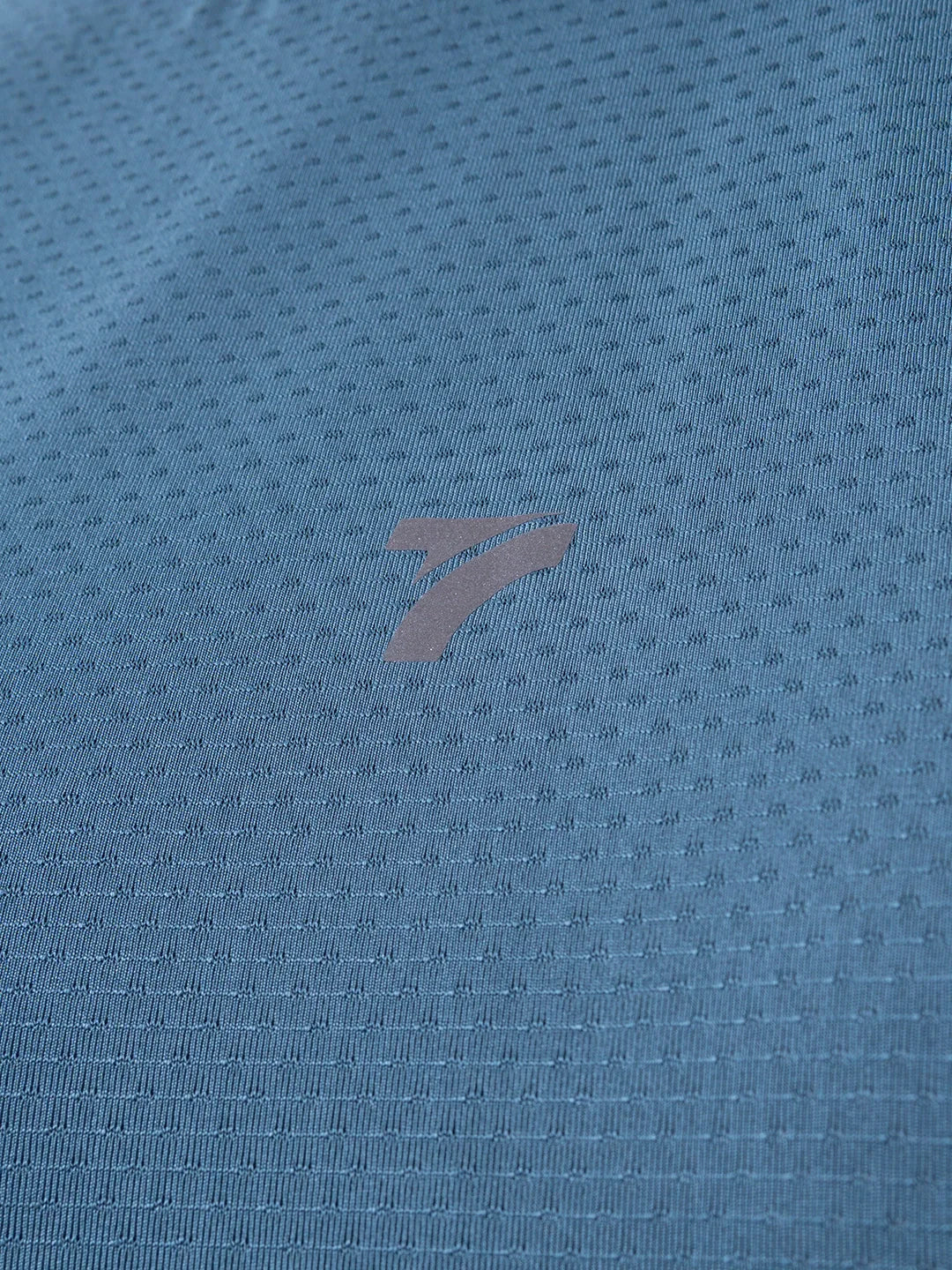 Detalle tejido técnico camisilla verde esmeralda - TENFIT