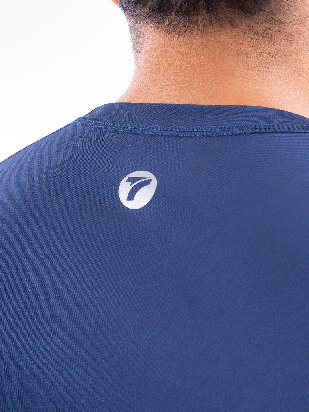 Tejido ultraligero camiseta azul deportiva hombre TENFIT — detalle posterior