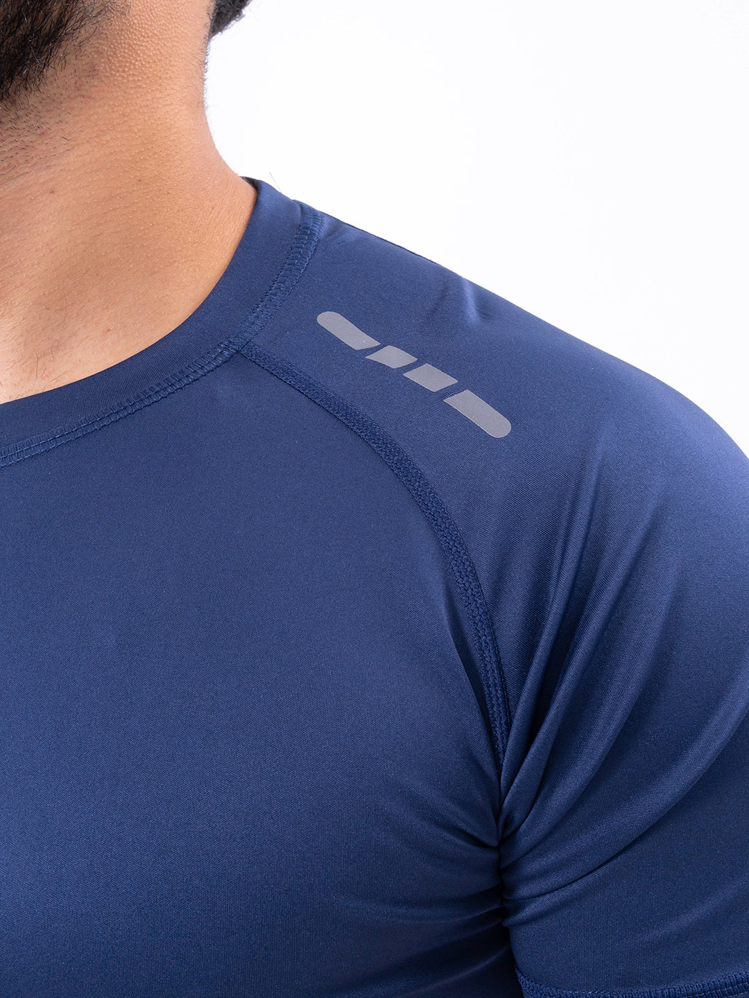 Tejido ultraligero camiseta azul deportiva hombre TENFIT - detalle hombro