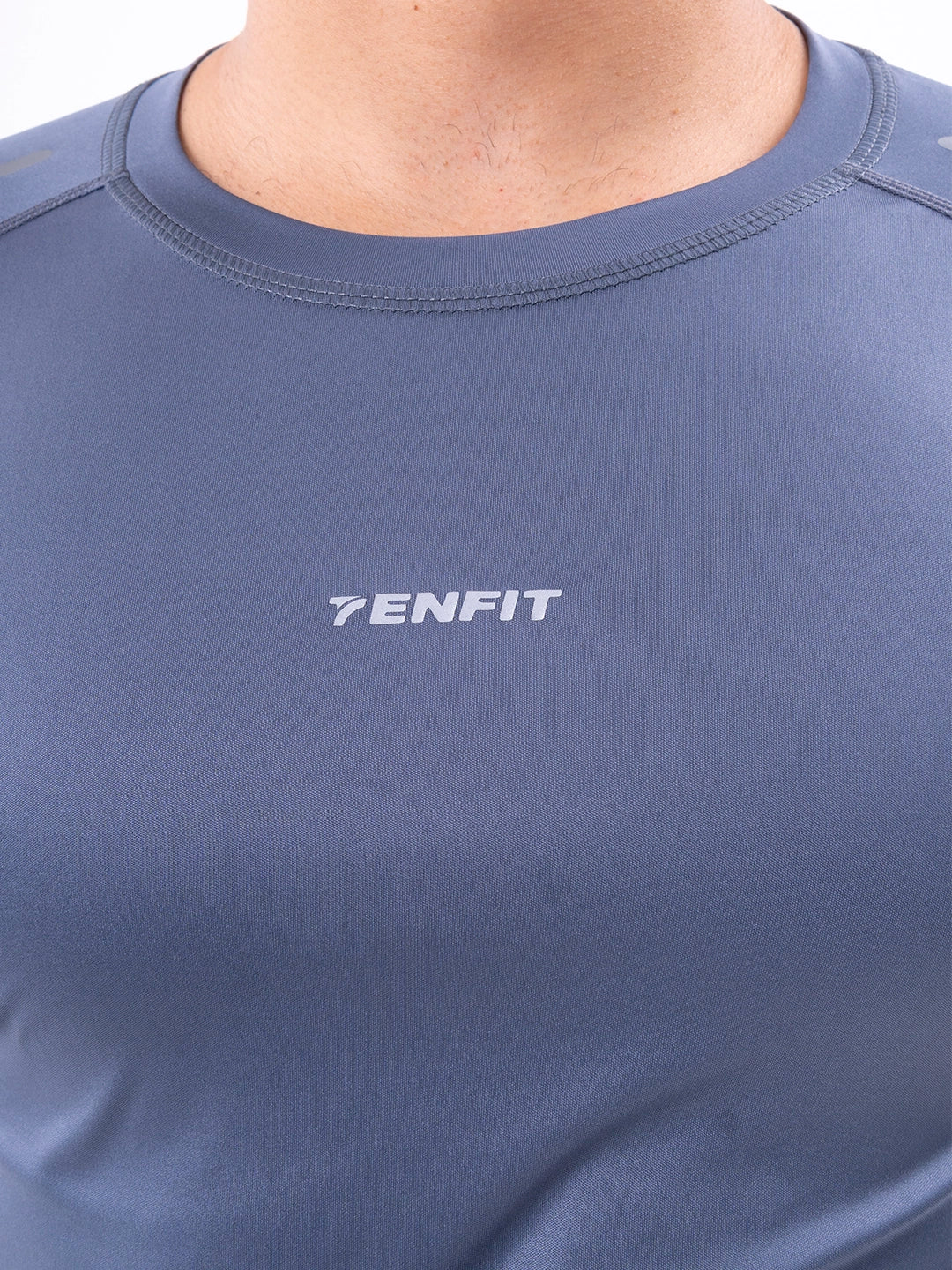 Tejido ultraligero camiseta gris deportiva hombre TENFIT - detalle tela