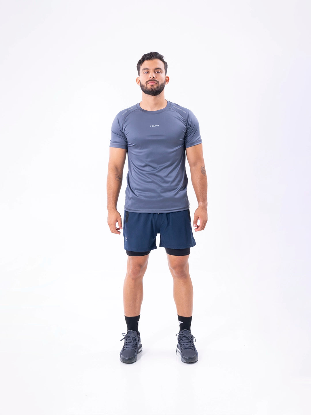 Camiseta deportiva gris oscuro regular fit hombre TENFIT - vista frontal