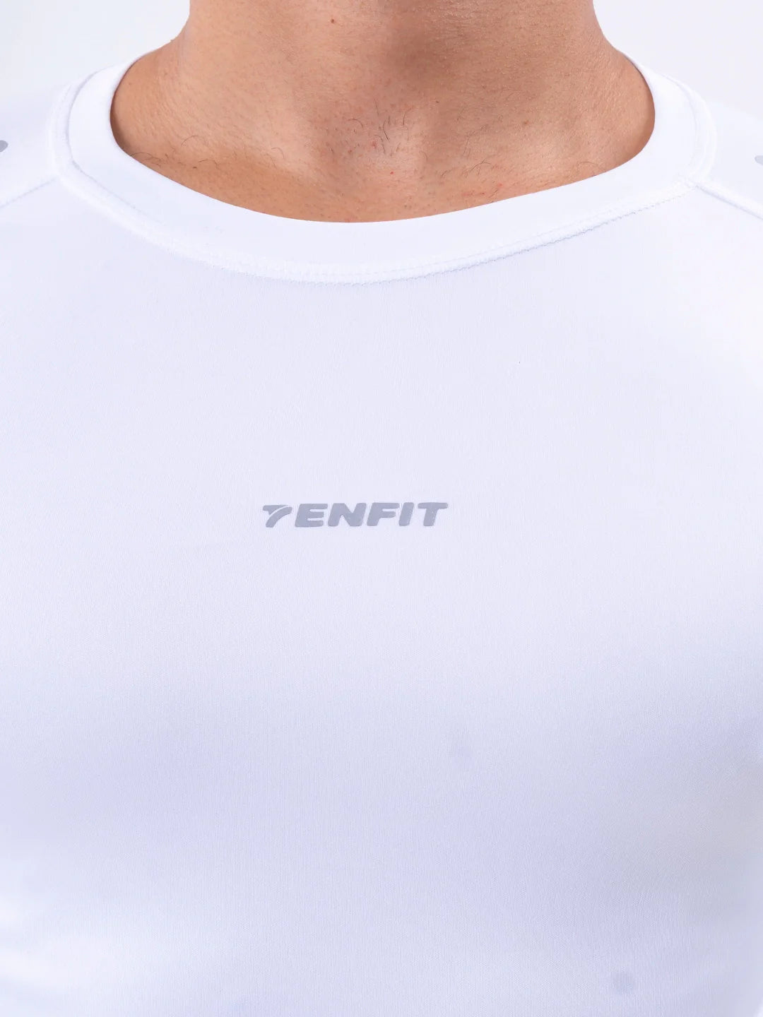 Buzo deportivo blanco hombre corte regular Detalle - TENFIT