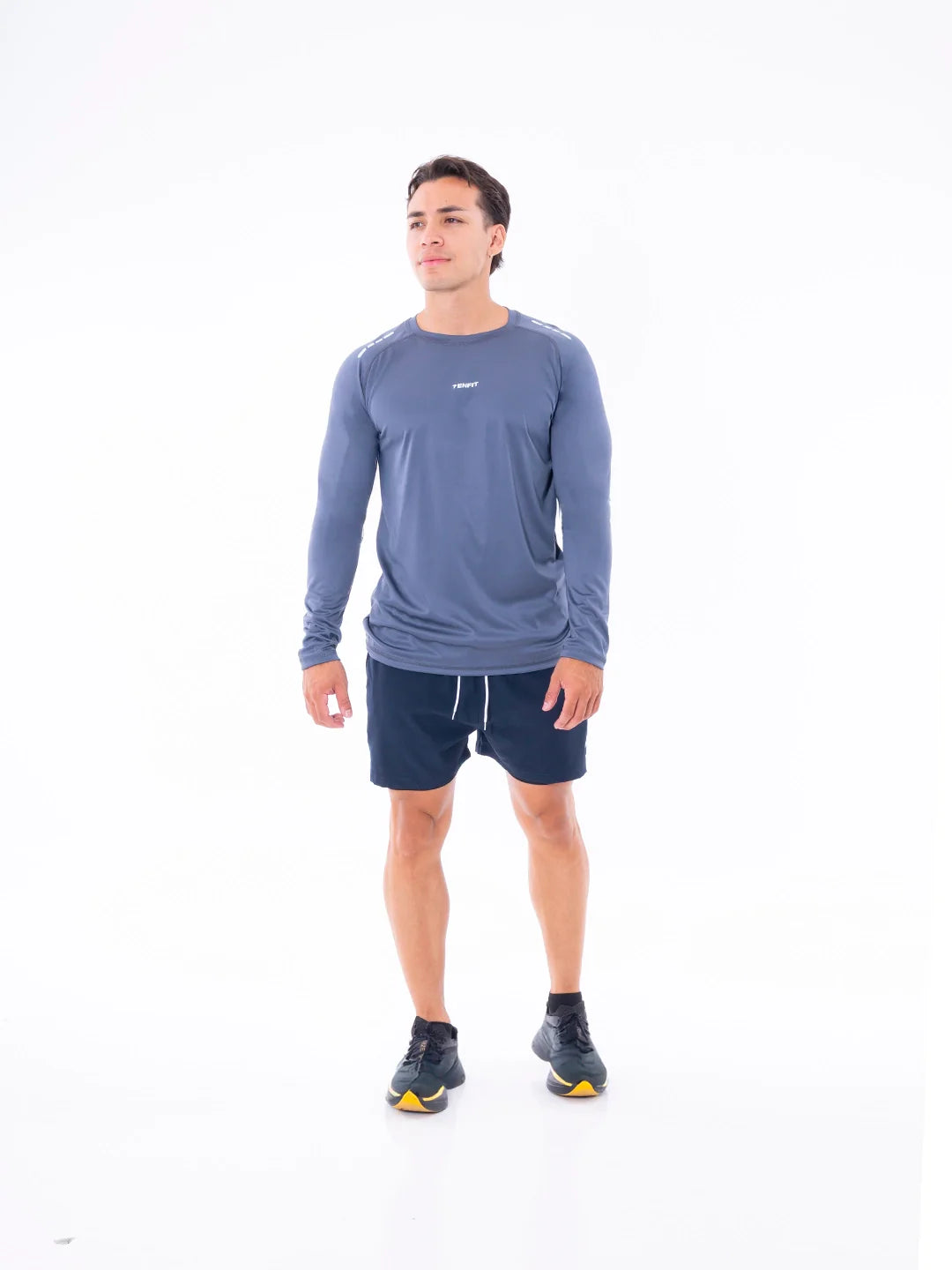 Buzo gris oscuro regular fit hombre gym entrenamiento TENFIT Colombia