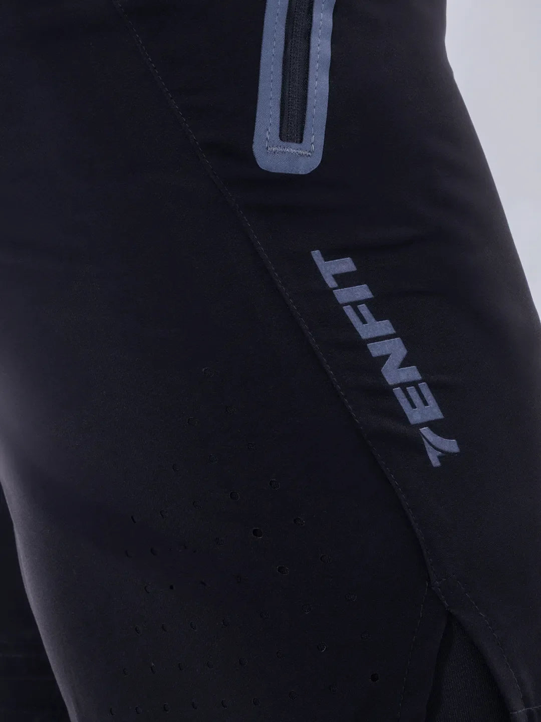 Pantaloneta Track Negra Plus Size TENFIT - vista frontal