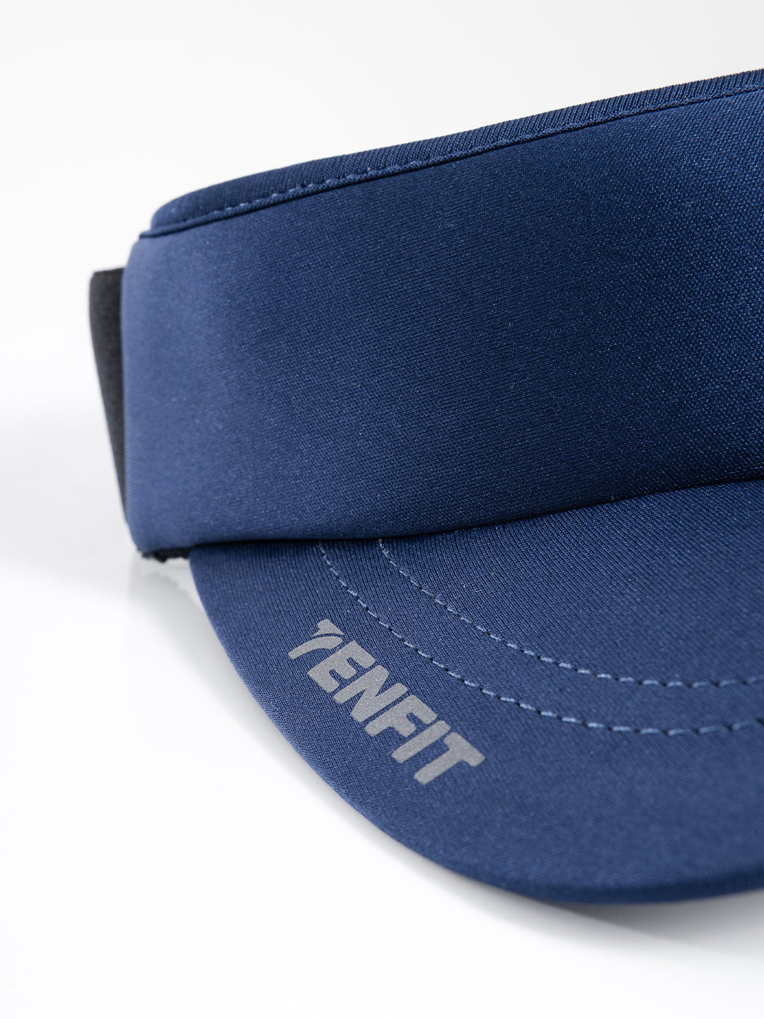 Detalle visera azul turquí AYRA resistente al agua TENFIT