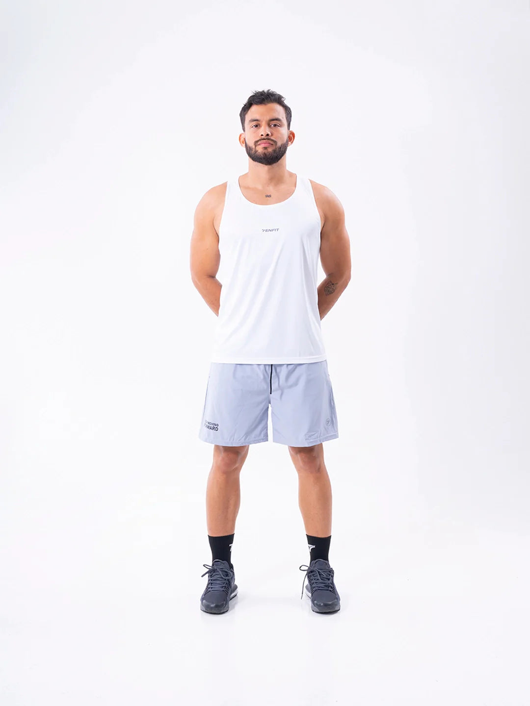 Camisilla Velocity blanca hombre frente entrenamiento TENFIT
