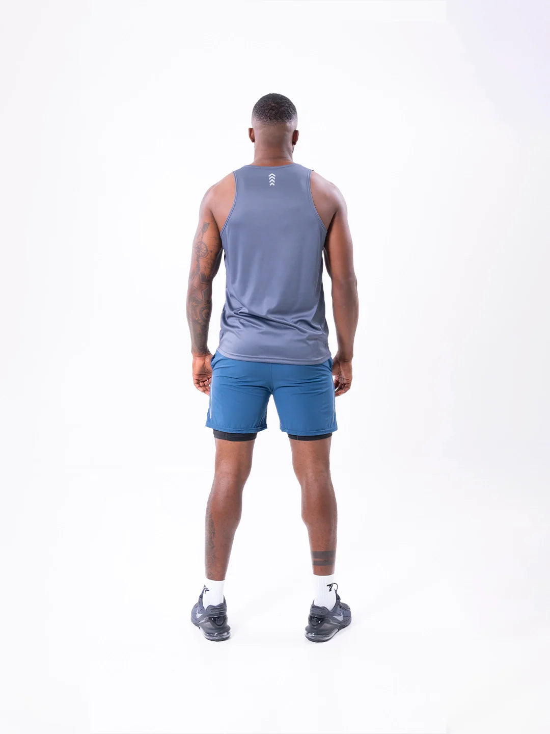 Camisilla gris oscuro sin mangas hombre lado secado rápido TENFIT