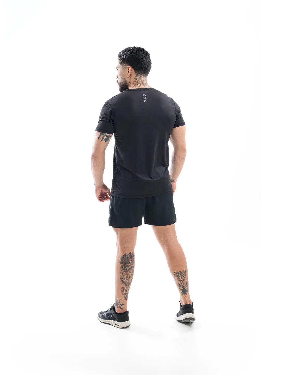 Camiseta running hombre negra espalda TENFIT Colombia