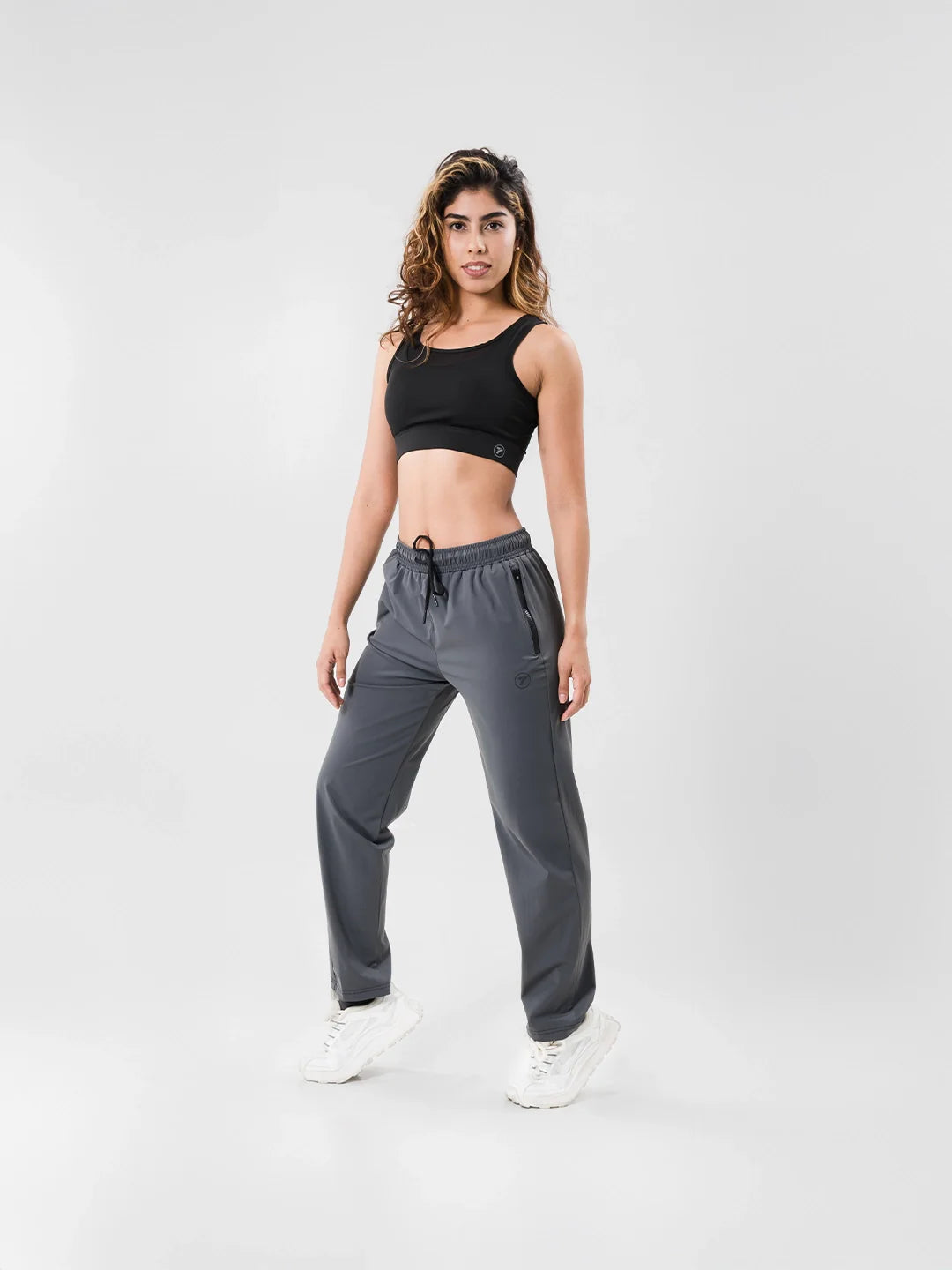 Buzo deportivo gris oscuro mujer vista lateral - TENFIT