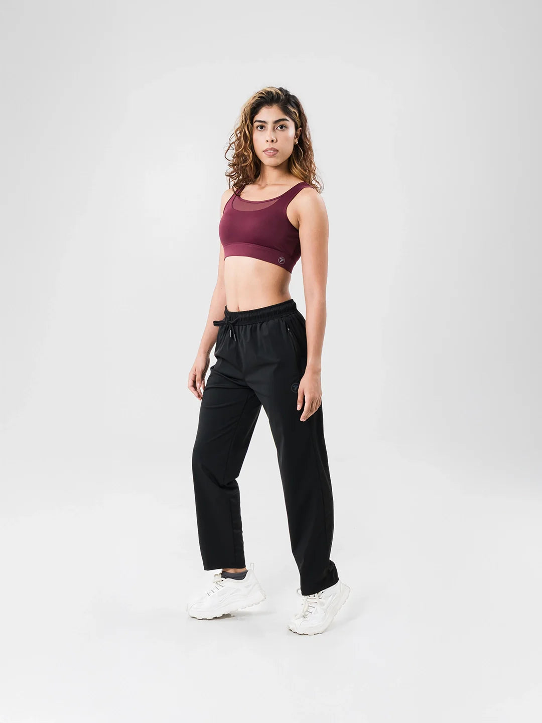 Buzo deportivo negro mujer vista lateral - TENFIT