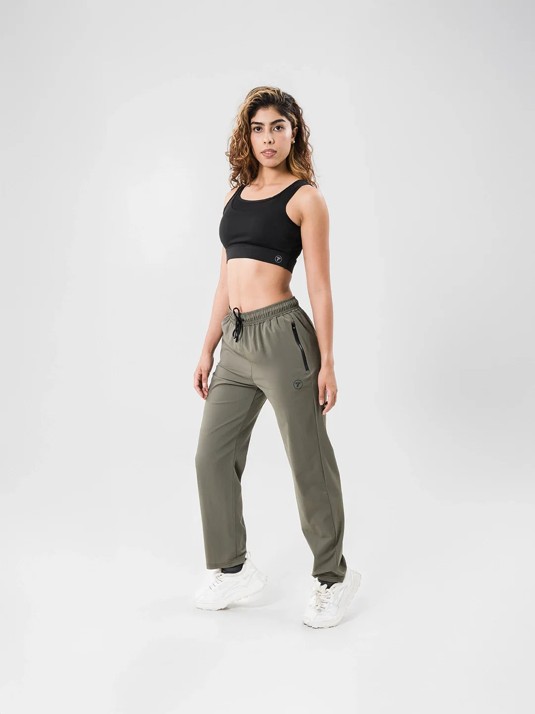 Sudadera verde militar mujer detalle lateral tela transpirable