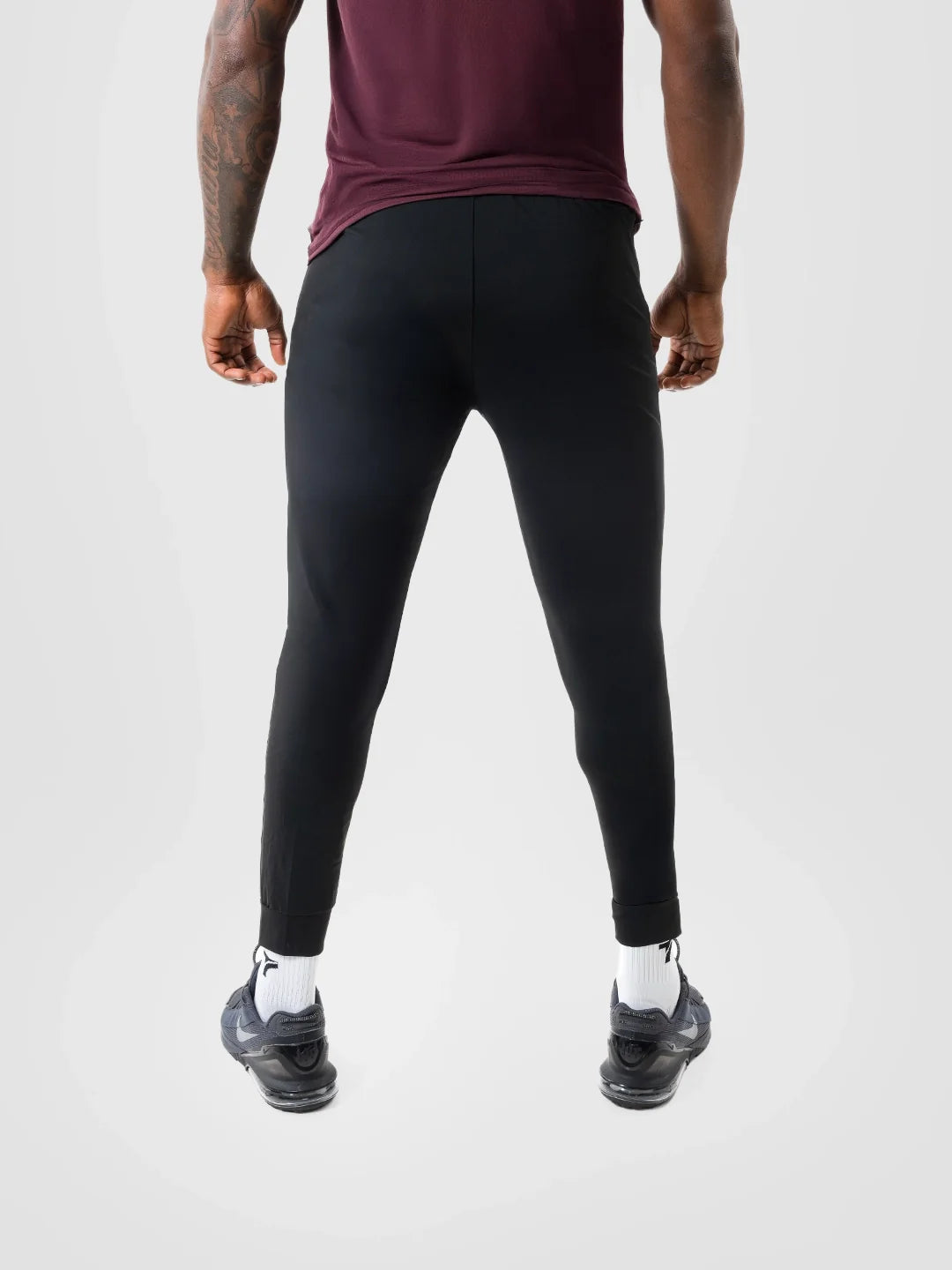 Sudadera Deportiva Hombre Negro Espalda Transpirable — TENFIT Colombia