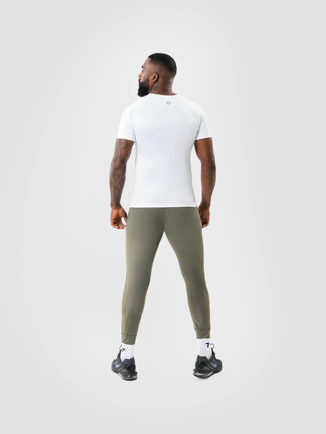 Ropa Deportiva Hombre Verde Militar Espalda Entrenamiento — TENFIT