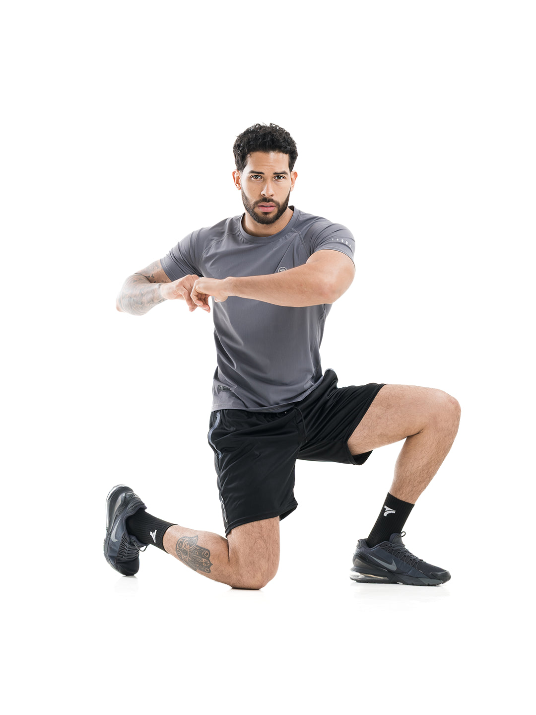 Camiseta deportiva gris hombre TENFIT - corte ergonómico semiajustado