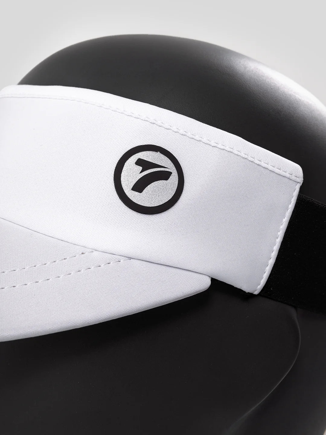 Visera deportiva blanca AYRA lateral TENFIT running